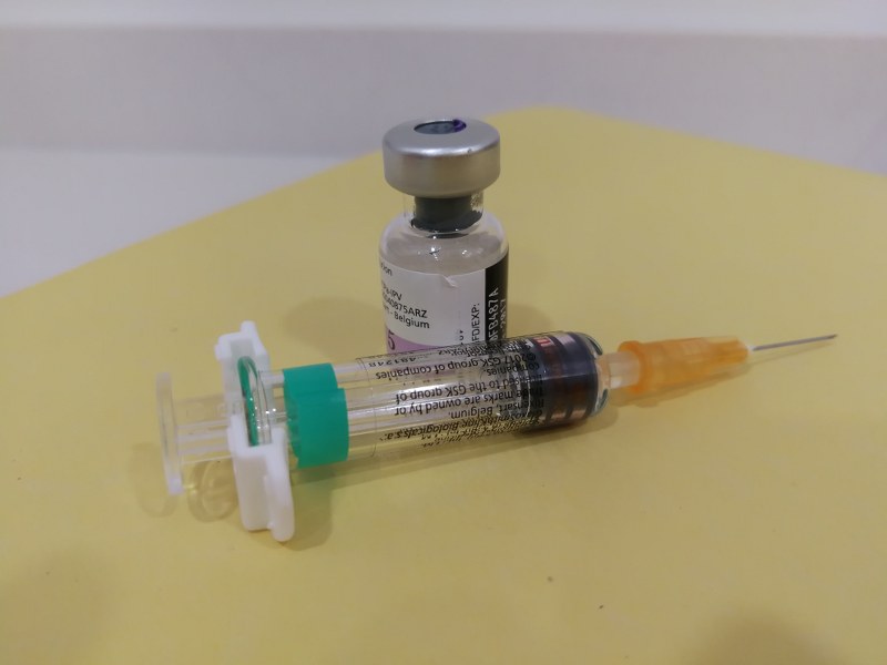needleAnd Vaccine_800x600.jpg